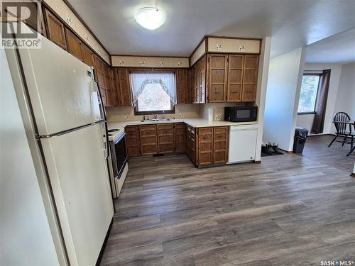 725 Shropshire Avenue, Radville, SK - Indoor Photo Showing Kitchen With Double Sink