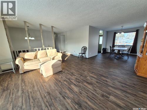 725 Shropshire Avenue, Radville, SK - Indoor Photo Showing Living Room