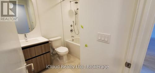 210 - 7950 Bathurst Street, Vaughan, ON - Indoor Photo Showing Bathroom