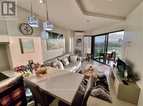 2301 - 8 Interchange Way, Vaughan, ON - Indoor