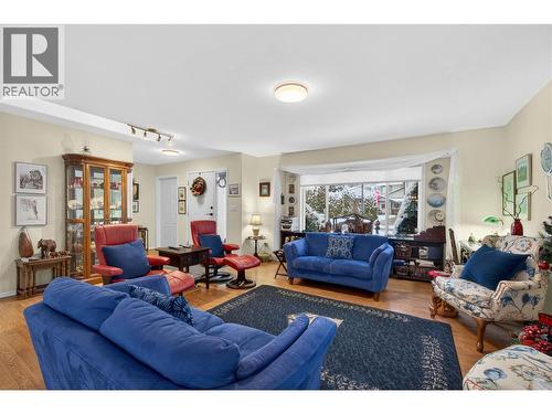 801 20Th Street Ne Unit# 4, Salmon Arm, BC - Indoor Photo Showing Living Room