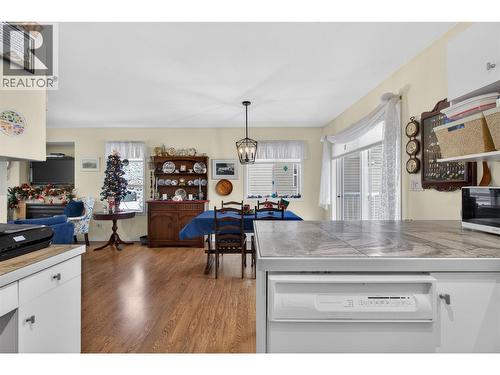 801 20Th Street Ne Unit# 4, Salmon Arm, BC - Indoor Photo Showing Kitchen