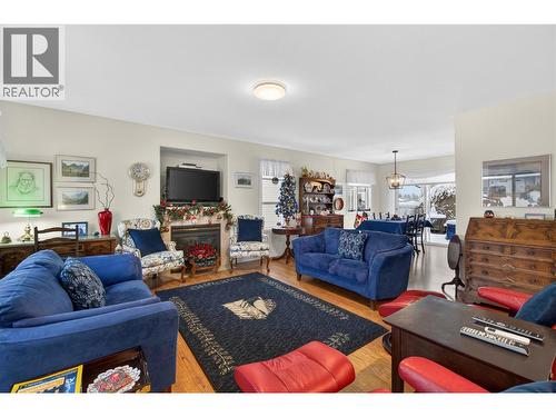 801 20Th Street Ne Unit# 4, Salmon Arm, BC - Indoor Photo Showing Living Room