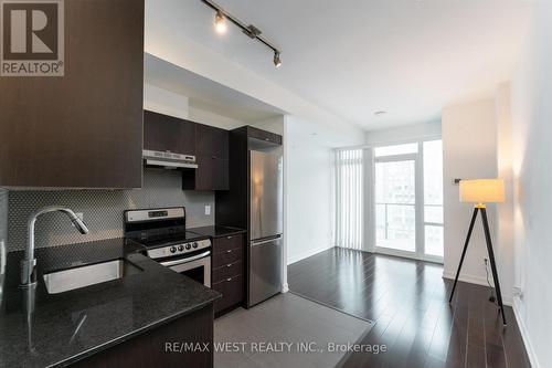 2605 - 170 Fort York Boulevard, Toronto, ON - Indoor Photo Showing Kitchen