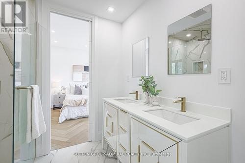 957 Dormer Street, Mississauga, ON - Indoor Photo Showing Bathroom