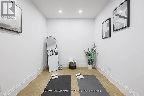 957 Dormer Street, Mississauga, ON - Indoor