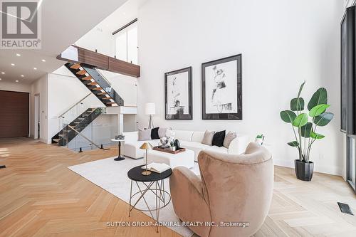 957 Dormer Street, Mississauga, ON - Indoor