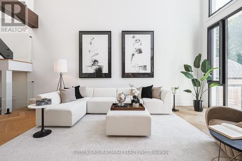 957 Dormer Street, Mississauga, ON - Indoor