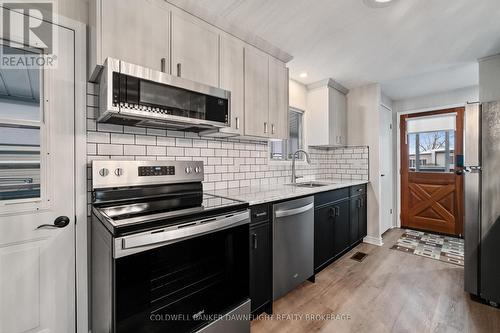 12 Redford Drive, South Huron (Exeter), ON - Indoor Photo Showing Kitchen With Upgraded Kitchen
