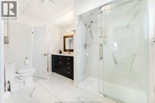 445 Olcott Avenue, Lasalle, ON - Indoor Photo Showing Bathroom