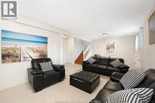 445 Olcott Avenue, Lasalle, ON - Indoor Photo Showing Living Room