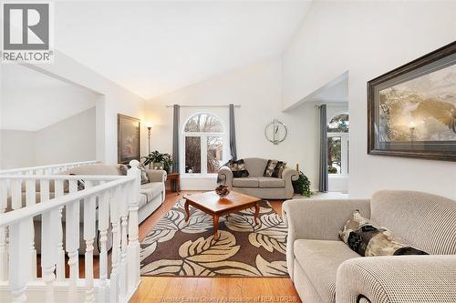 445 Olcott Avenue, Lasalle, ON - Indoor Photo Showing Living Room