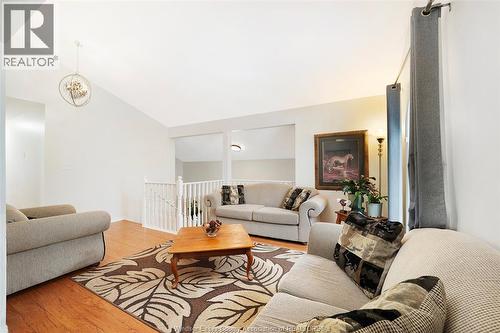 445 Olcott Avenue, Lasalle, ON - Indoor Photo Showing Living Room