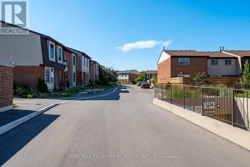 15 - 565 Guelph Line, Burlington, ON - Outdoor