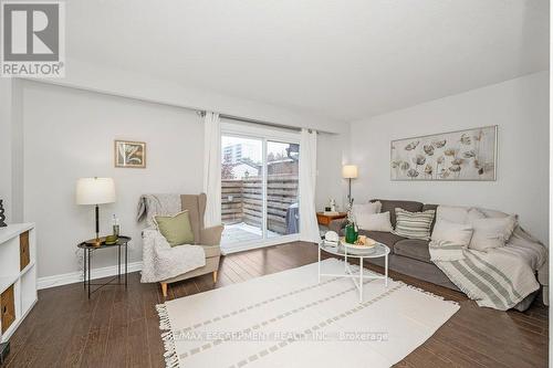 15 - 565 Guelph Line, Burlington, ON - Indoor Photo Showing Living Room