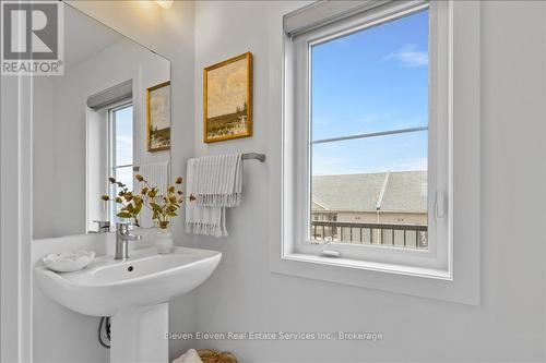 56 Balladry Boulevard, Stratford, ON - Indoor Photo Showing Bathroom