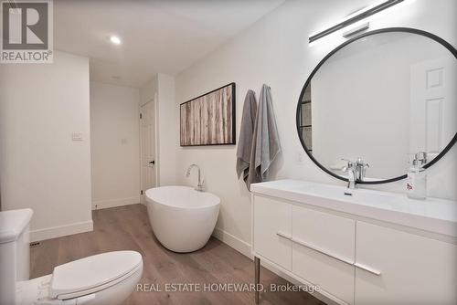 2150 Thornicroft Crescent, London South, ON - Indoor Photo Showing Bathroom