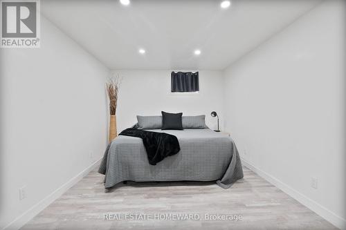 2150 Thornicroft Crescent, London South, ON - Indoor Photo Showing Bedroom