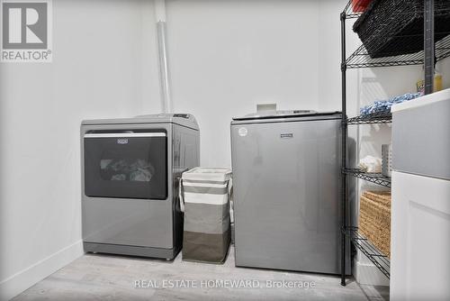 2150 Thornicroft Crescent, London South, ON - Indoor Photo Showing Laundry Room
