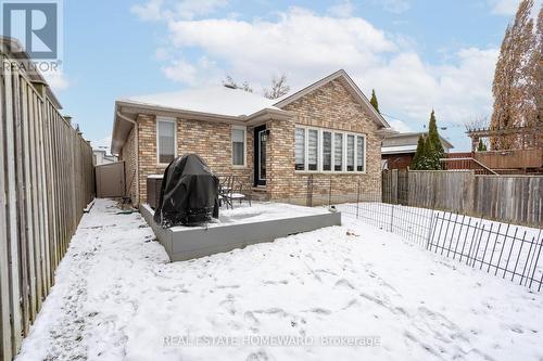 2150 Thornicroft Crescent, London South, ON - Outdoor