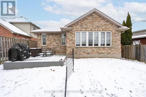 2150 Thornicroft Crescent, London South, ON - Outdoor