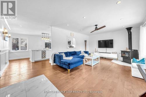 5702 Sixth Line, Erin, ON - Indoor Photo Showing Living Room