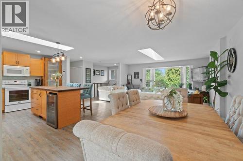 2131 21 Street Ne, Salmon Arm, BC - Indoor Photo Showing Dining Room