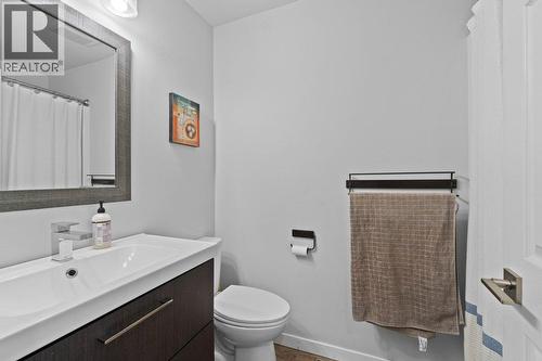 2131 21 Street Ne, Salmon Arm, BC - Indoor Photo Showing Bathroom
