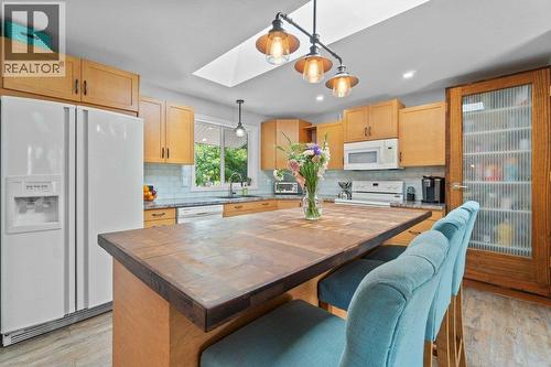 2131 21 Street Ne, Salmon Arm, BC - Indoor