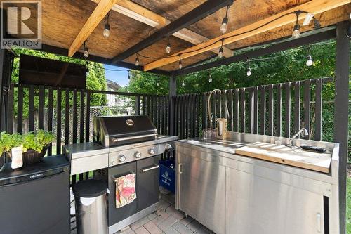 2131 21 Street Ne, Salmon Arm, BC - Outdoor With Exterior
