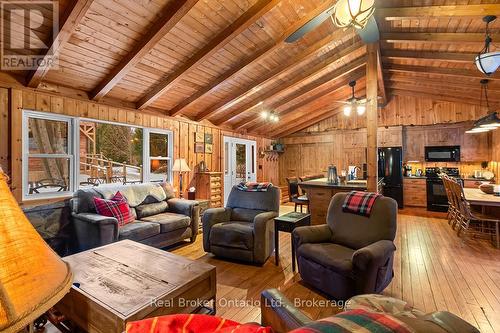 111 Wilson Drive, Georgian Bluffs, ON - Indoor Photo Showing Other Room