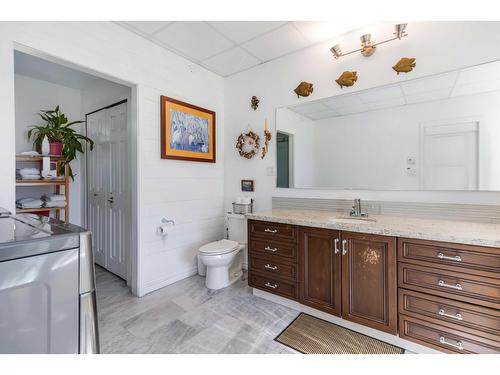 10087 Mountainview Road, Mission, BC - Indoor Photo Showing Bathroom