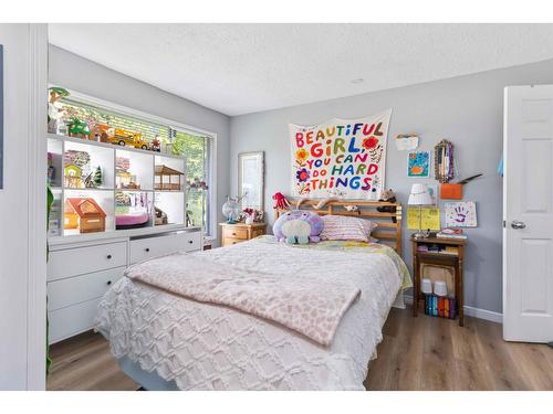 10087 Mountainview Road, Mission, BC - Indoor Photo Showing Bedroom