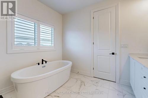 42 Meadow Vista Crescent, East Gwillimbury, ON - Indoor Photo Showing Bathroom