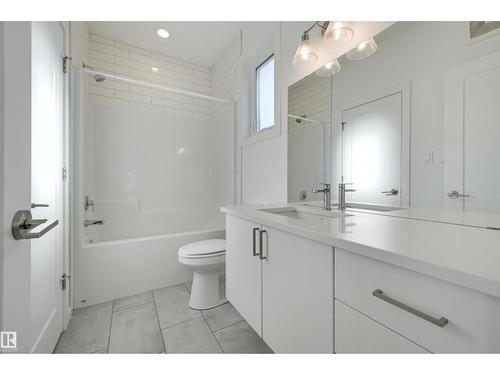 10411 144 St Nw, Edmonton, AB - Indoor Photo Showing Bathroom