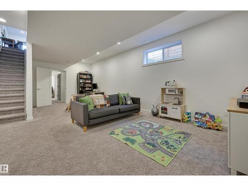 10411 144 St Nw, Edmonton, AB - Indoor