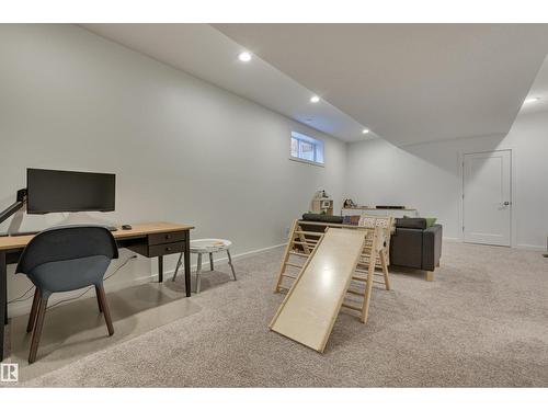 10411 144 St Nw, Edmonton, AB - Indoor