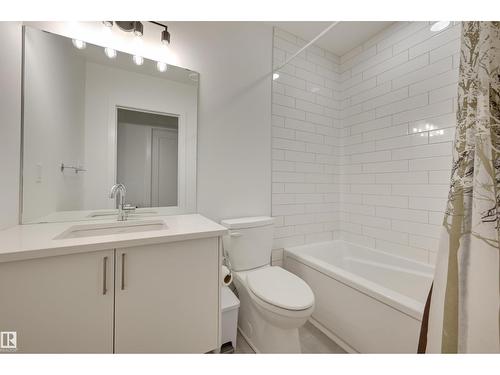 10411 144 St Nw, Edmonton, AB - Indoor Photo Showing Bathroom