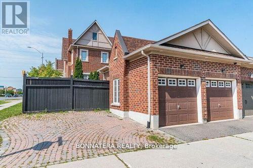 4991 Middlesex Gate, Mississauga, ON - Outdoor