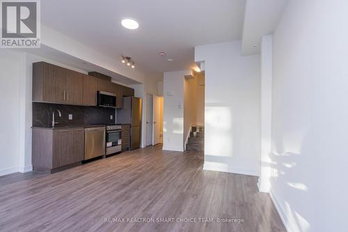 41 - 871 Sheppard Avenue W, Toronto, ON - Indoor Photo Showing Kitchen