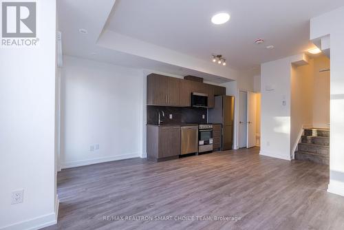 41 - 871 Sheppard Avenue W, Toronto, ON - Indoor Photo Showing Kitchen