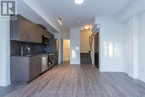 41 - 871 Sheppard Avenue W, Toronto, ON - Indoor Photo Showing Kitchen