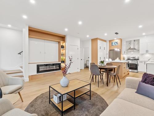 102 16689 16 Avenue, Surrey, BC - Indoor Photo Showing Living Room
