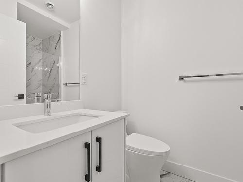 102 16689 16 Avenue, Surrey, BC - Indoor Photo Showing Bathroom