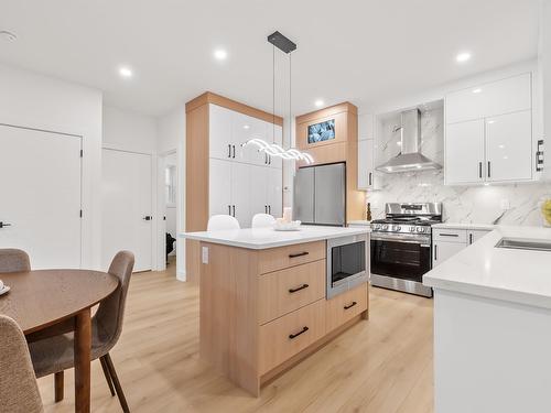 102 16689 16 Avenue, Surrey, BC - Indoor Photo Showing Kitchen With Upgraded Kitchen