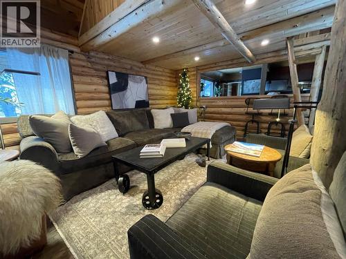 1166 Apex Mountain Road, Penticton, BC - Indoor Photo Showing Living Room