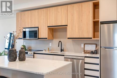 201 - 4390 Hillview Drive, Lincoln, ON - Indoor Photo Showing Kitchen With Upgraded Kitchen