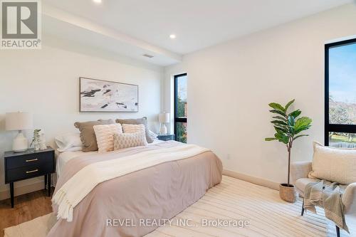 201 - 4390 Hillview Drive, Lincoln, ON - Indoor Photo Showing Bedroom