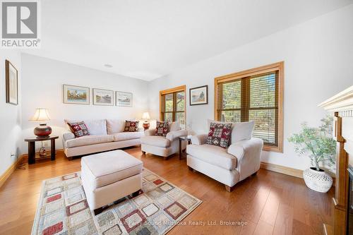 217 South Shore Road, The Archipelago (Archipelago North), ON - Indoor Photo Showing Living Room