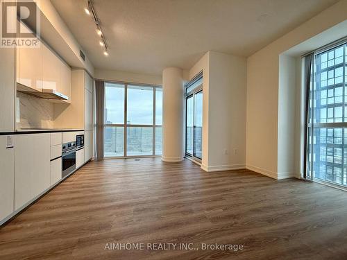 2909 - 8 Interchange Way, Vaughan, ON - Indoor